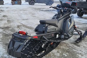 2025 Polaris 850 Indy VR1 BOOST 137 DYNAMIX ÉDITION