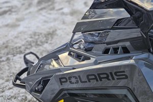 2025 Polaris 850 Indy VR1 BOOST 137 DYNAMIX ÉDITION