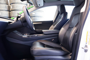 2023 Tesla Model Y SR + RWD + TOIT DE VERRE PANO + CUIR