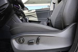 Volkswagen Taos Comfortline Black Edition 4MOTION 2025