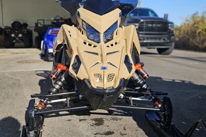 2025 Polaris 850 Indy VR1 BOOST 137 DYNAMIX ÉDITION