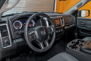 Ram 1500 Classic SLT CREW 4X4 *V8 5.7L HEMI* BEDLINER BLUETOOTH USB 2022