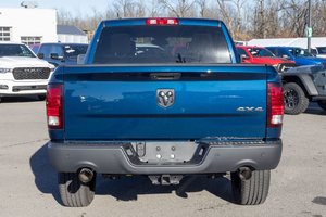 2024 Ram 1500 Classic WARLOCK CREW V8 4X4 *SIEGES CHAUFF* CARPLAY *PROMO