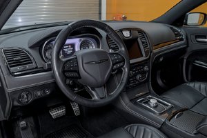 Chrysler 300 C HEMI SRT *TOIT* NAV *BREMBO* SIEGES VENT *KARDON 2023