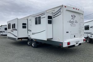 2012 NORTHWOOD ARCTIC FOX 29L