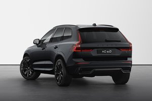 2025 Volvo XC60 HYBRIDE RECHARGEABLE ULTRA BLACK EDITION