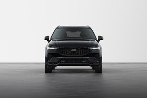 2025 Volvo XC60 HYBRIDE RECHARGEABLE ULTRA BLACK EDITION