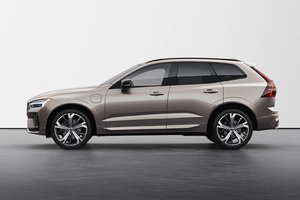 Volvo XC60 HYBRIDE RECHARGEABLE ULTRA VERSION FONCÉE 2025