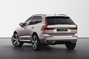 Volvo XC60 HYBRIDE RECHARGEABLE ULTRA VERSION FONCÉE 2025