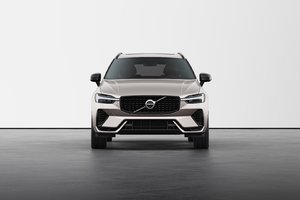 Volvo XC60 HYBRIDE RECHARGEABLE ULTRA VERSION FONCÉE 2025