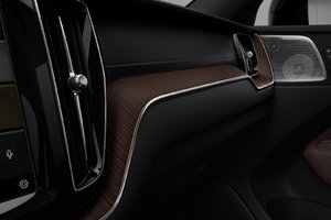 Volvo XC60 HYBRIDE RECHARGEABLE ULTRA VERSION FONCÉE 2025