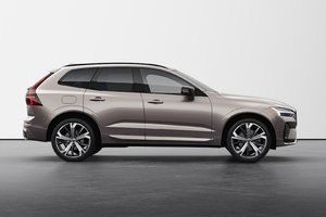Volvo XC60 HYBRIDE RECHARGEABLE ULTRA VERSION FONCÉE 2025