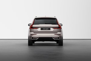 Volvo XC60 HYBRIDE RECHARGEABLE ULTRA VERSION FONCÉE 2025