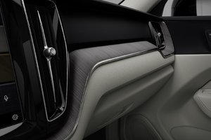 2025 Volvo XC60 HYBRIDE RECHARGEABLE PLUS VERSION FONCÉE