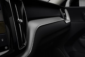 Volvo XC60 HYBRIDE RECHARGEABLE CORE VERSION FONCÉE 2025