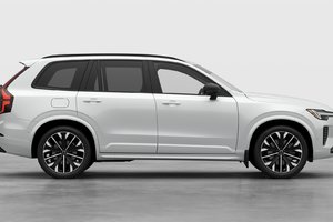 2026 Volvo XC90 HYBRIDE RECHARGEABLE PLUS VERSION FONCÉE