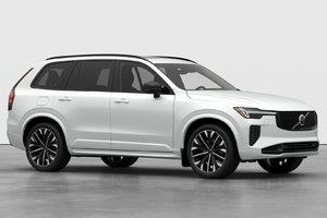 2026 Volvo XC90 HYBRIDE RECHARGEABLE PLUS VERSION FONCÉE
