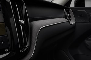 2025 Volvo XC60 Ultra Dark Theme
