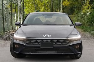 2025 Hyundai Elantra Essential