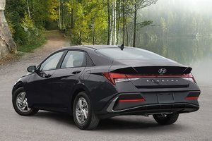 2025 Hyundai Elantra Essential