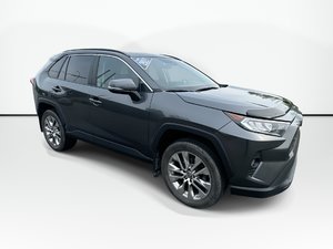 2021 Toyota RAV4 XLE | Roof | Cam | USB | Warranty to 2027