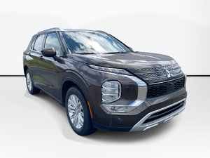 2024 Mitsubishi OUTLANDER SE | Keyless | Wireless | Warranty to 2034