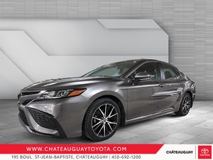 Toyota Camry Hybrid SE 2022