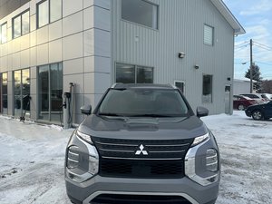 2022 Mitsubishi Outlander LE Premium