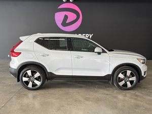 2022 Volvo XC40 Momentum