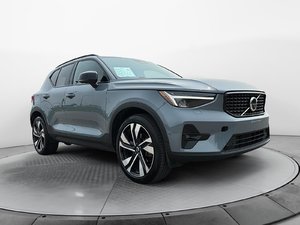 Volvo XC40 B5 PLUS AWD // DARK THEME 2023