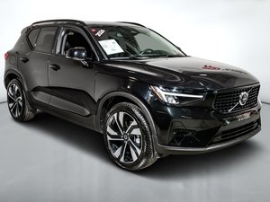 2024 Volvo XC40 B5 PLUS AWD // DARK THEME