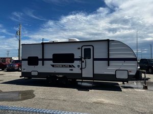 2025 FRONT QUEEN - DOUBLE REAR BUNKS - GALLET KITCHEN 2025 Gulf Stream