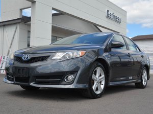 Toyota Camry SE HYBRID 2014