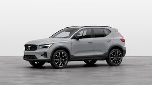 2024 Volvo XC40 Ultimate Dark