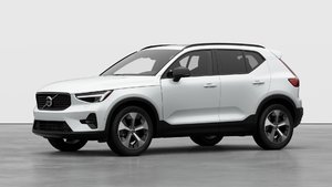 2026 Volvo XC40 B5 AWD Plus Dark Theme
