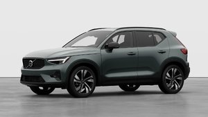 2026 Volvo XC40 Plus (Dark Theme)