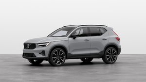 2024 Volvo XC40 ULTIMATE DARK THEME