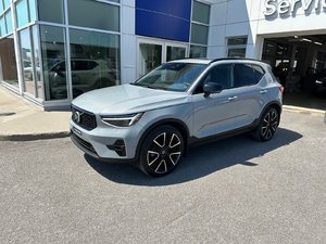 2024 Volvo XC40 Ultimate Dark Theme