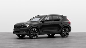 Volvo XC40 ULTRA DARK THEME 2025