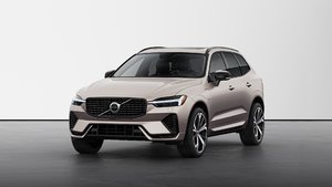 Volvo XC60 Plug-in Hybrid ULTRA DARK THEME 2025