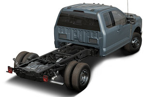 2023 FORD F-350 DRW CHASSIS CAB LARIAT photo-4