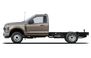 2023 FORD F-350 DRW CHASSIS CAB XLT photo-0