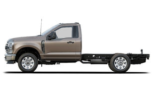 2023 FORD F-350 SRW CHASSIS CAB XLT photo-0
