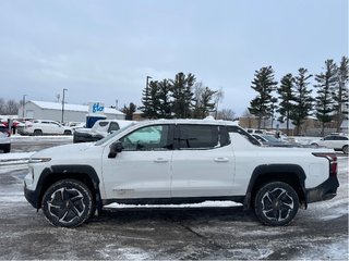 Chevrolet Silverado EV  2025 à Joliette, Québec - 3 - w320h240px