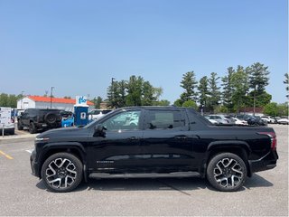 Chevrolet Silverado EV  2025 à Joliette, Québec - 3 - w320h240px