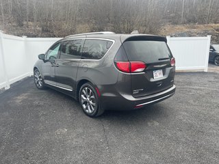 2017  Pacifica Limited | Leather | SunRoof | 7-Pass | Cam | USB in Saint John, New Brunswick - 5 - w320h240px