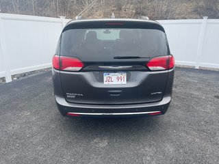 2017  Pacifica Limited | Leather | SunRoof | 7-Pass | Cam | USB in Saint John, New Brunswick - 4 - w320h240px