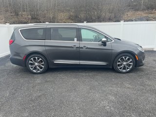 2017  Pacifica Limited | Leather | SunRoof | 7-Pass | Cam | USB in Saint John, New Brunswick - 2 - w320h240px
