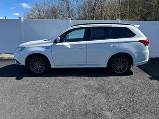 2022  OUTLANDER PHEV Black Edition | Leather | Roof | Warranty to 2031 in Saint John, New Brunswick - 6 - w320h240px