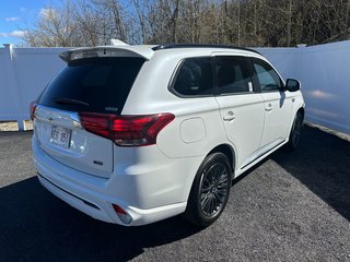 2022  OUTLANDER PHEV Black Edition | Leather | Roof | Warranty to 2031 in Saint John, New Brunswick - 3 - w320h240px